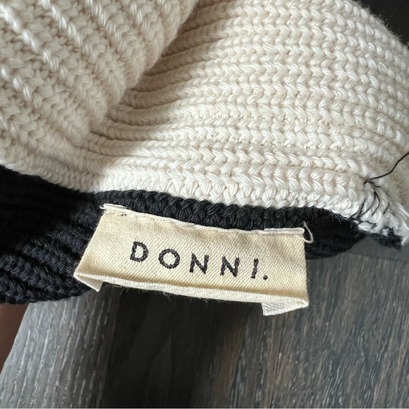 DONNI. NWOT Black & White Duo Neck Cuff Scarf - Picture 4 of 5